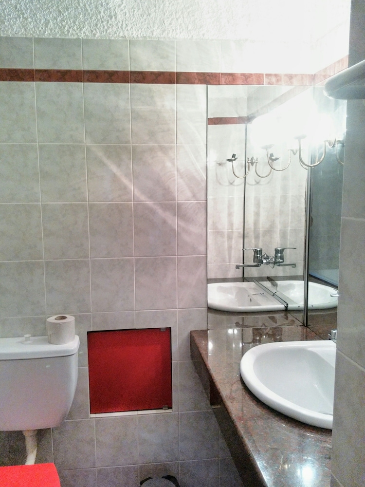Guest rooms Repos