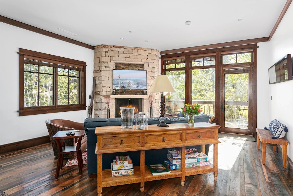 Arrowleaf Lodge at Deer Valley Resort - Three Bedroom Residence #110 3 Condo
