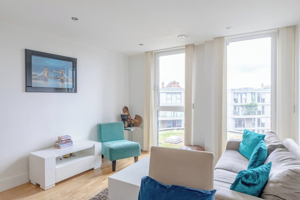 Sleek & Sunny 1BD Flat Near Greenwhich - Deptford!