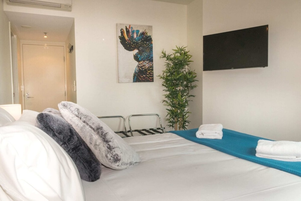 1 Bedroom Studio Apartment near Eagle Street view 2