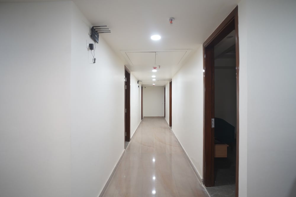 Royal Raven Hotel And Banquet