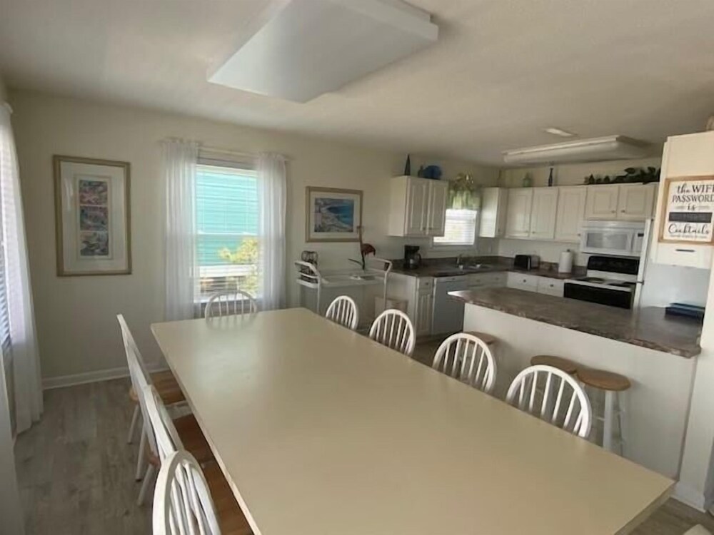 Due South - 5 Br Home