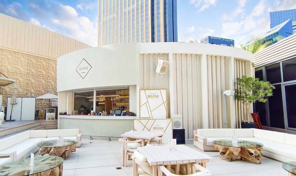 LUX | The JW Marina Suite