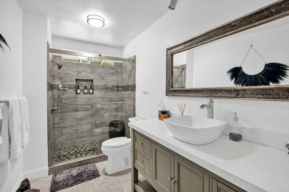 Casa Cosmic - Hot Tub & Fire Pit 3 Bedroom Home