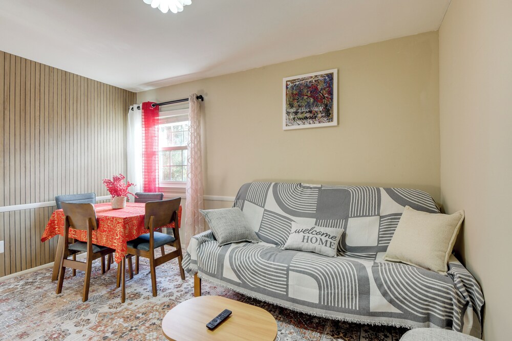 Convenient + Cozy! Apartment in DC Suburbs!