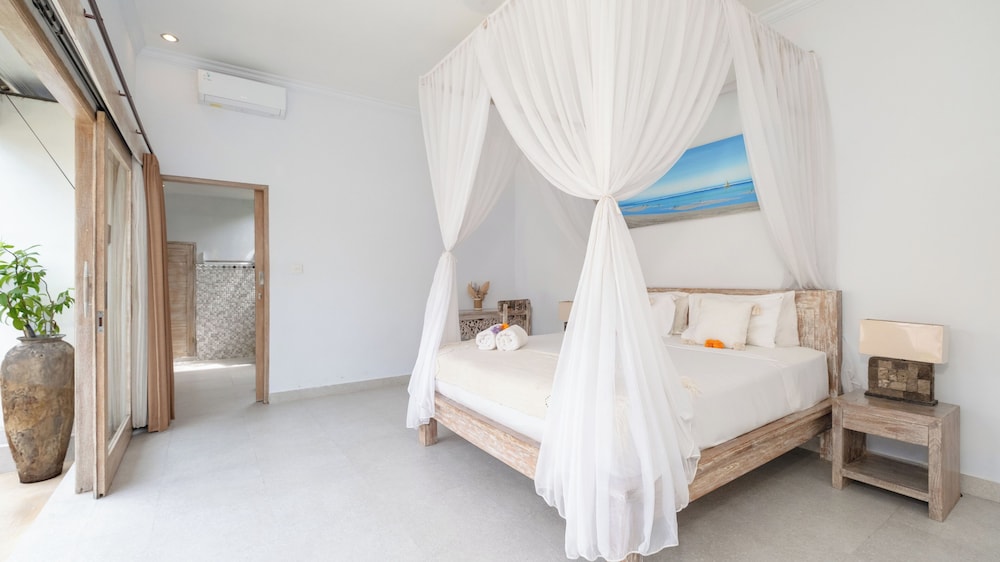 Nick Villas by Villa Finder