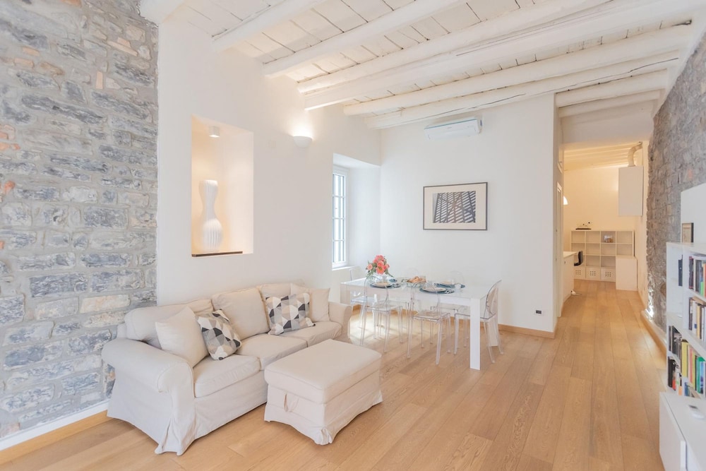 Wine Not Apartment in Como City Centre