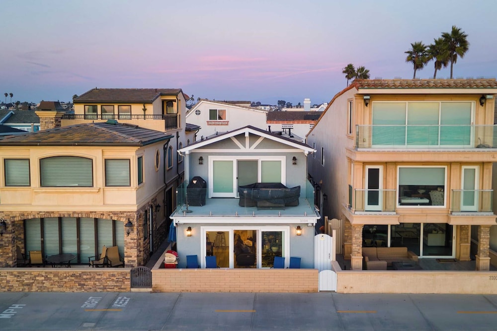 Balboa Breeze by Avantstay Beachfront Retreat + Ocean View