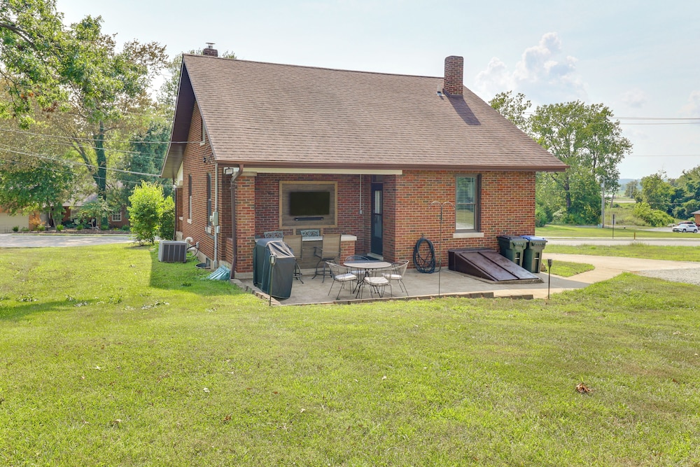 14 Mi to St Louis: Dog-friendly Columbia Home