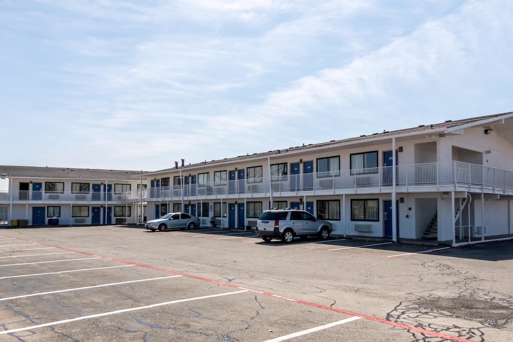 Motel 6 Fort Worth, TX - North