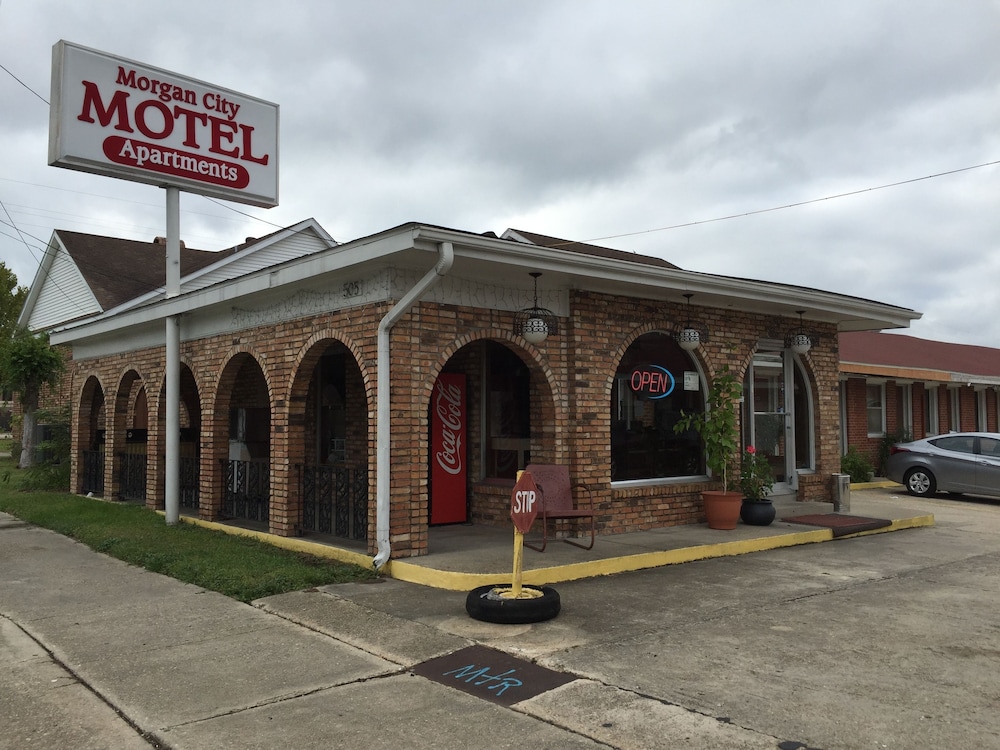 Morgan City Vacations - Morgan City Motel - Property Image 1