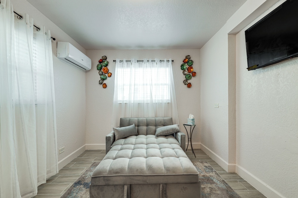 2 Mi to Hard Rock Stadium: Studio in Miami Gardens