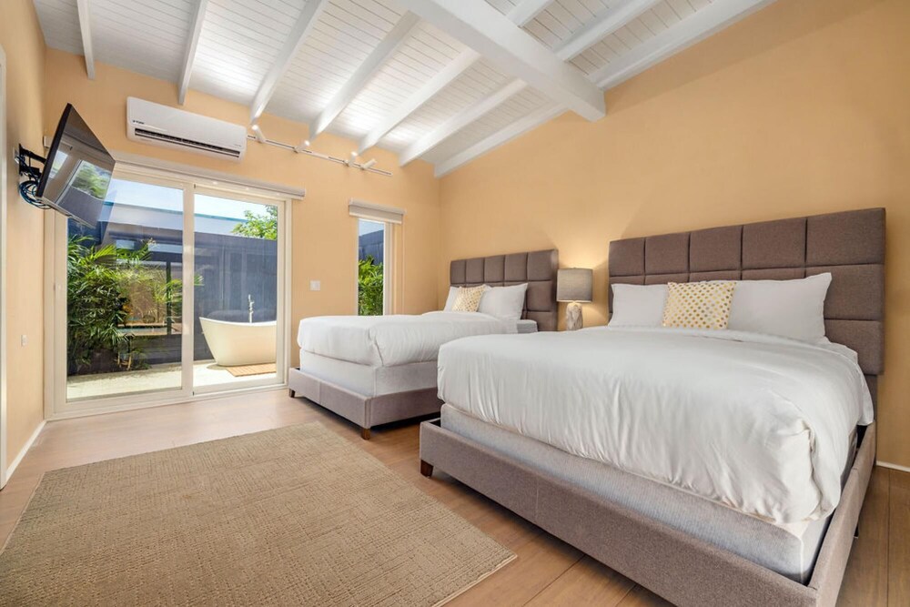 Villa Blue Topaz - Oasis With Pool Hot tub Sauna