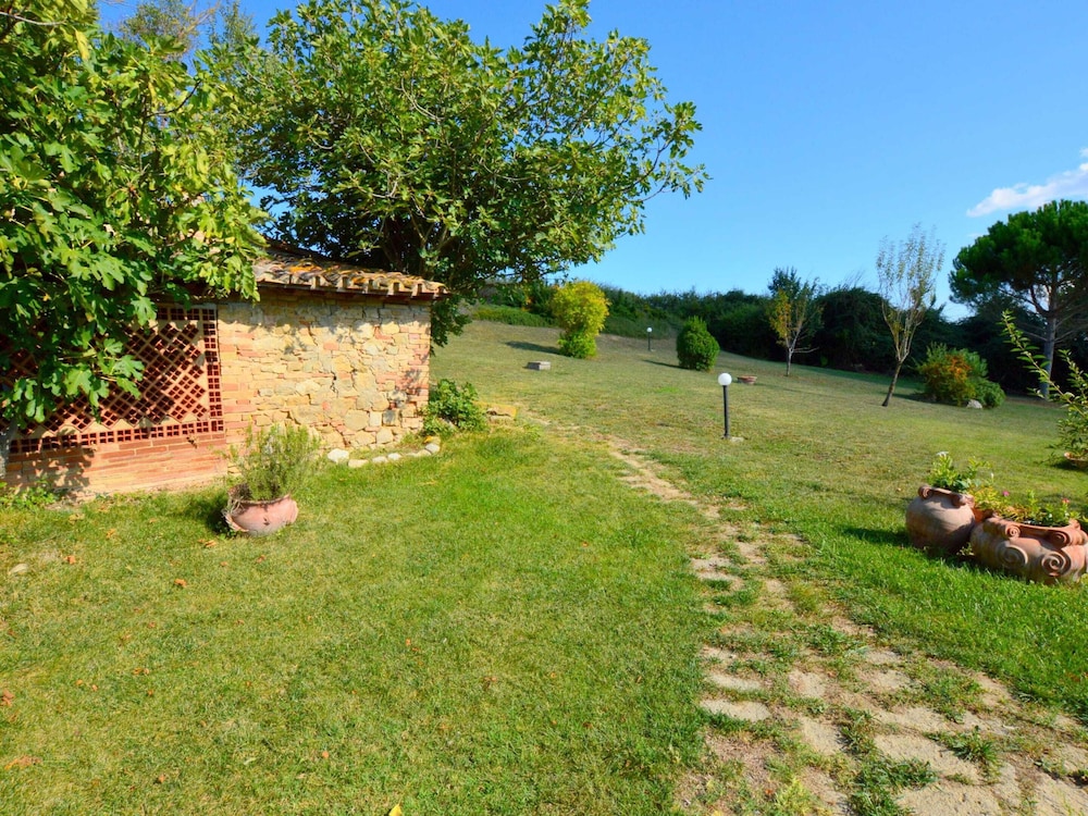 Well Maintained Holiday Home photo 5