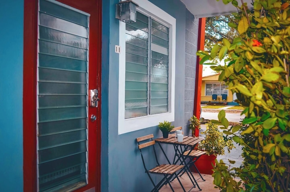 Cozy Studio in Hollywood, FL - Pet Friendly & Parking