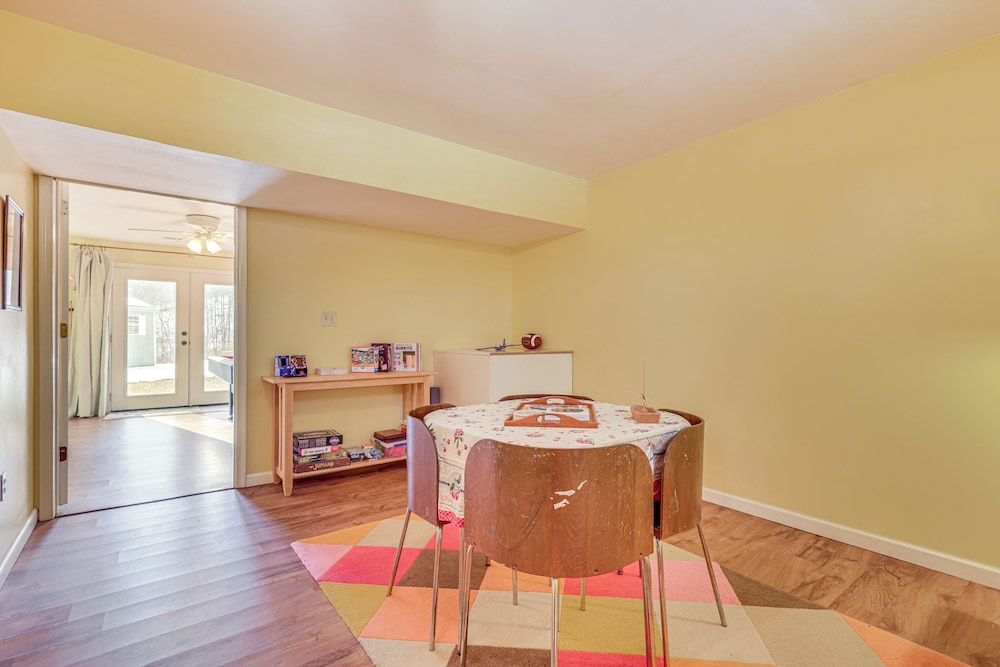 Family Home w/ Game Room & Decks in Etlan!