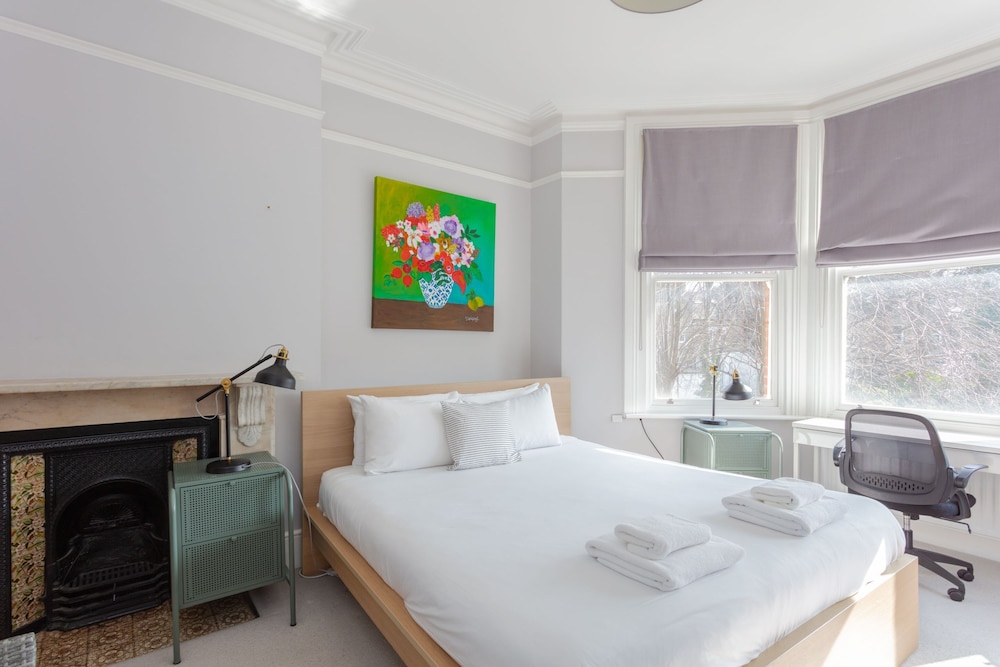 Newly Renovated 3 Bedroom Apartment in North West London