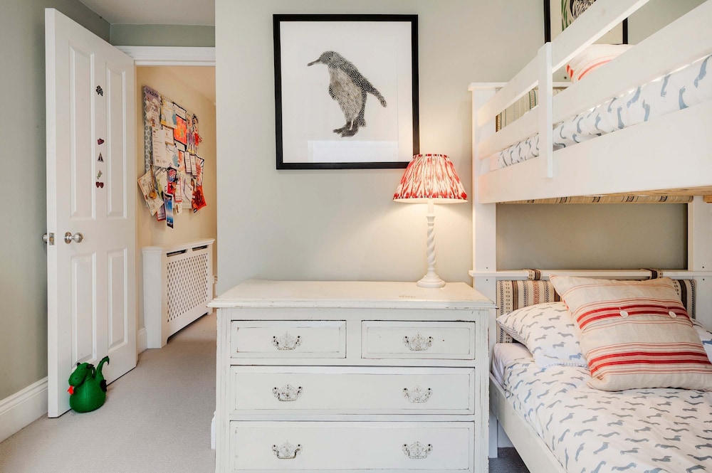 Stunning 4 bed Fulham Home With Garden