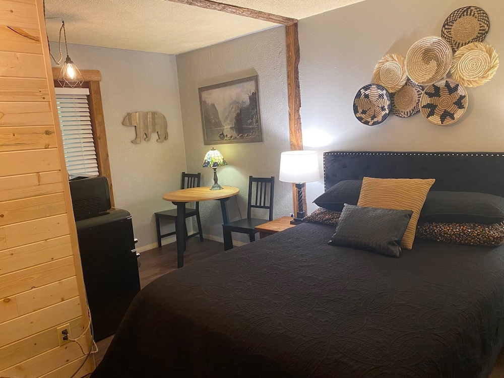 Manitou Lodge