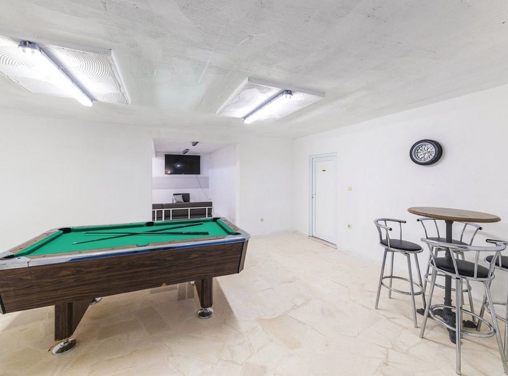 Exquisite Spacious Villa Bufaline With Pool and Gym