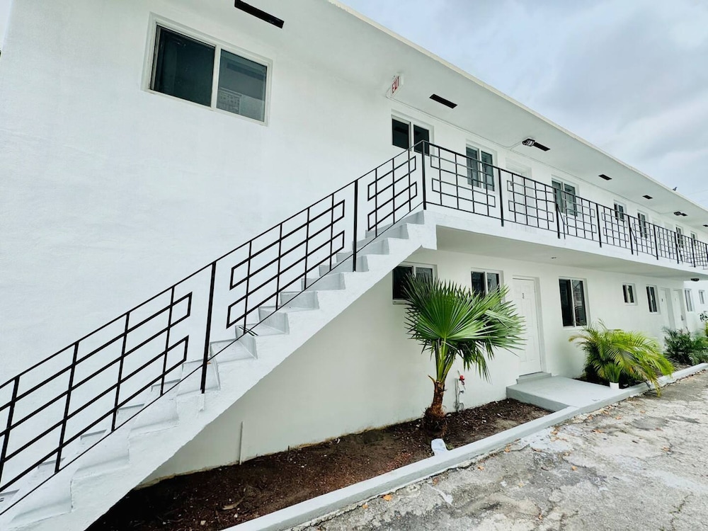 Miami Magic Cozy 2-bedroom Getaway in the City