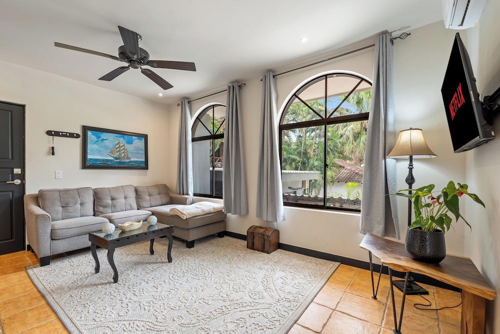 Relaxing 2 BR  Beach & Pool  Condo Unit2