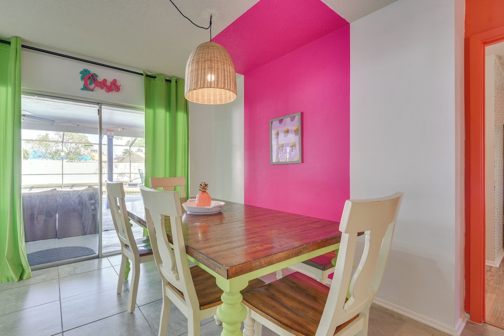 4 Mi to Riverwalk: Bradenton Home w/ Game Room