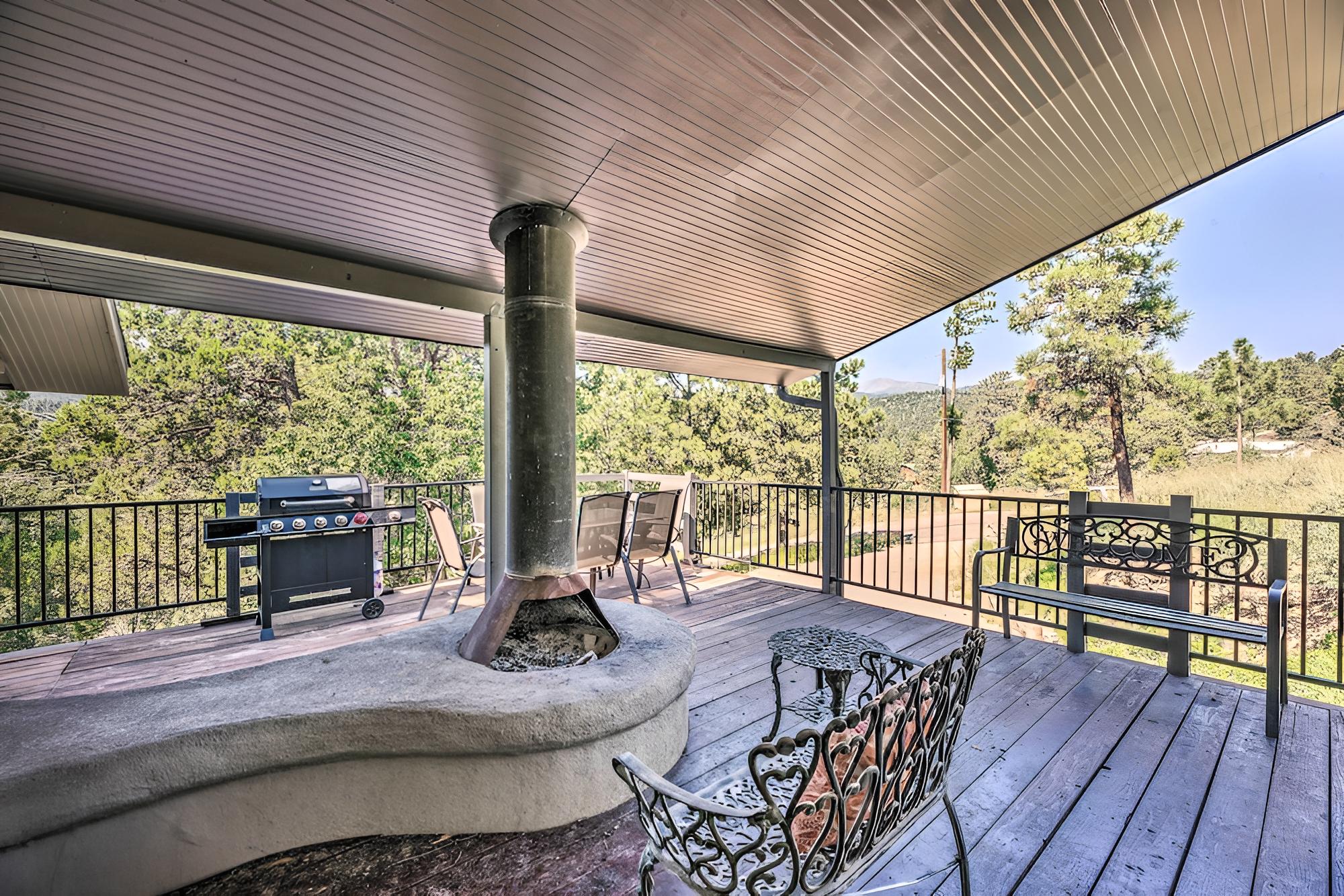 Large Mtn View Home - 6 Mi to Ruidoso Downs! view 5