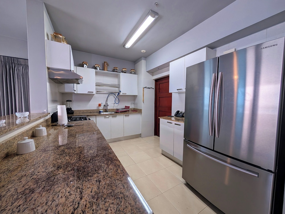 YC 2307 l Av Balboa 2 BDR Bay view