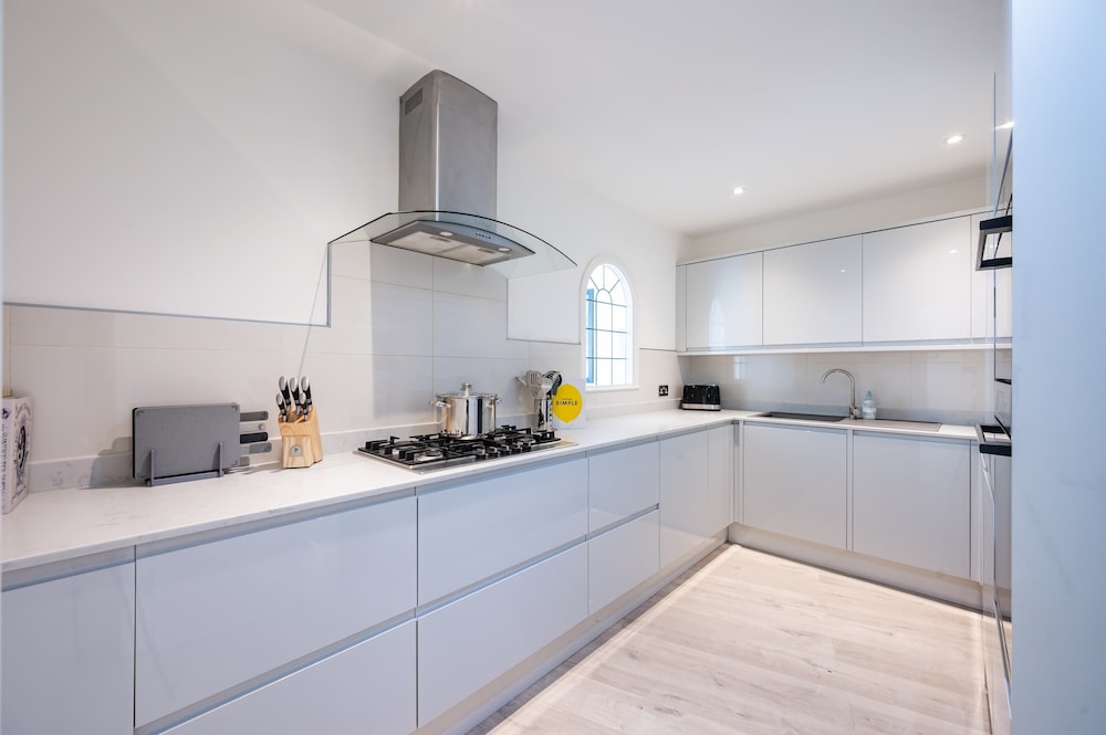 Lords Living -3 bed in Regents Park With Terrace