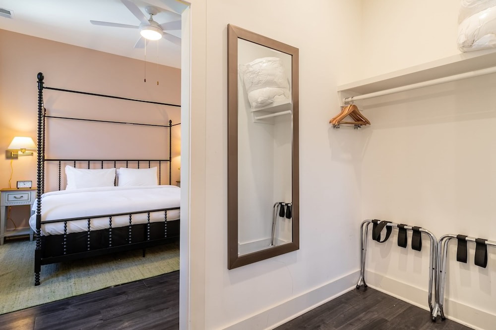 The Magnolia 1 by Avantstay Minutes to Downtown