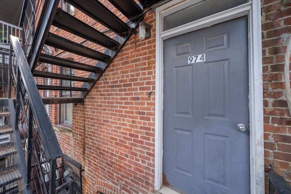 Short North Lounge Stay for 2