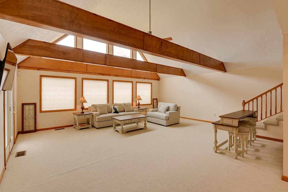 Gordonsville Retreat: Deck w/ Spectacular Views!
