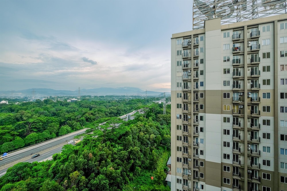 Enjoy Living at Studio Apartment Podomoro Golf View