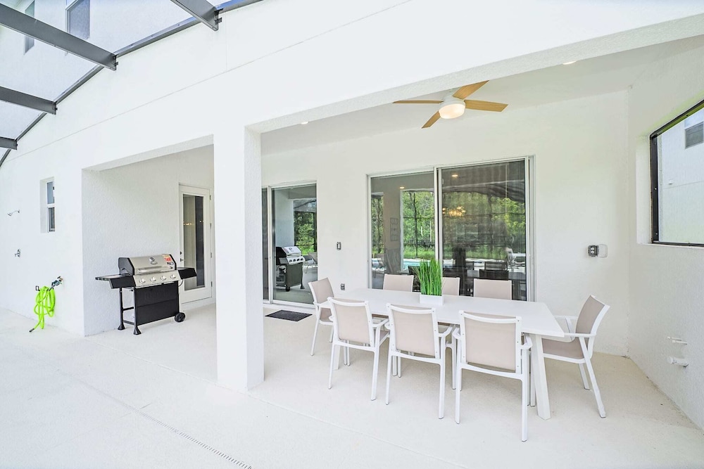 Upstay Luxury Resort Home w Pool & Patiosleeps 26