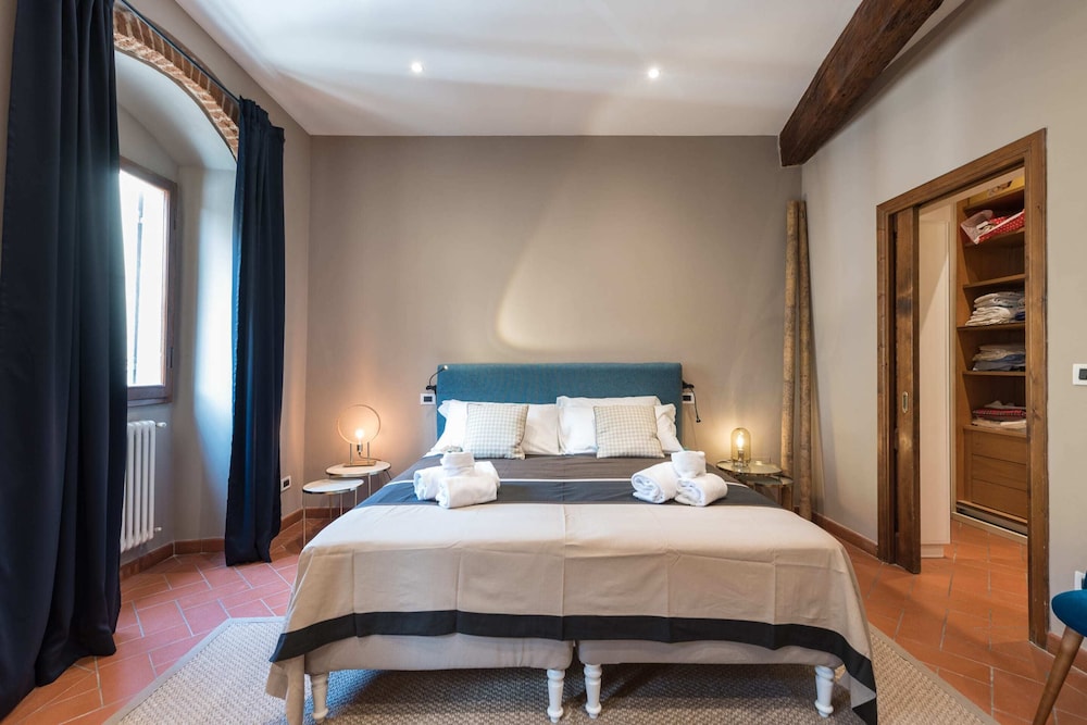 Heart of Florence Pitti 2 Bed-apartment