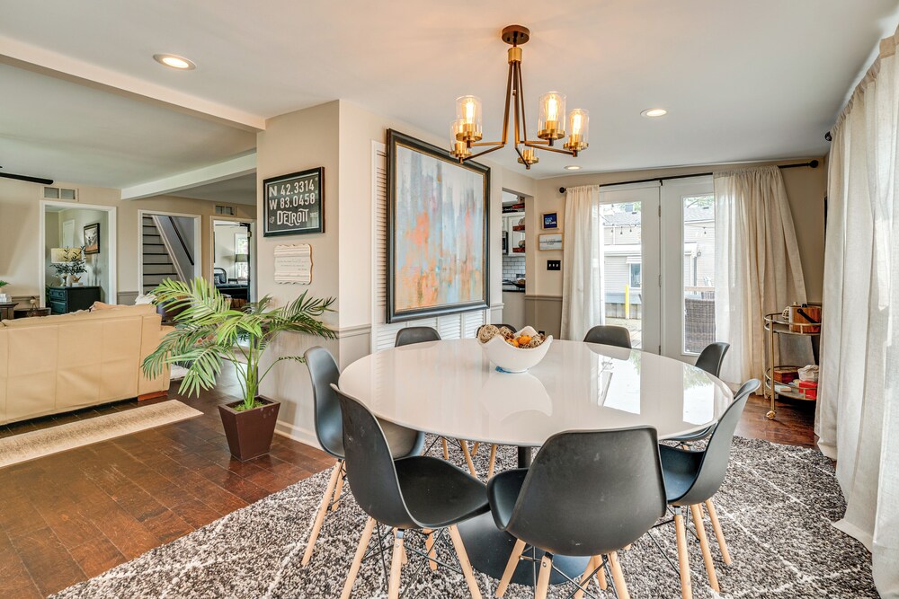 Canal-front St Clair Shores Home: 2 Mi to Dtwn