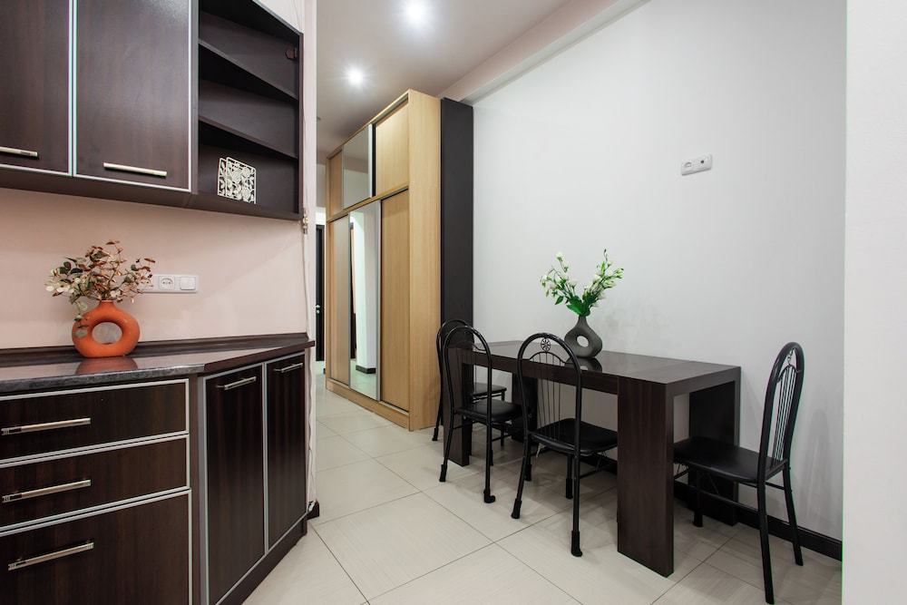 Apartment by Luxe Group DI8210