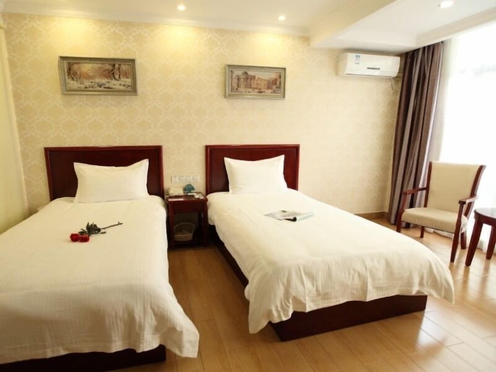 GreenTree Business Inn HuiZhou South Railway Station DanShui RenMin Road Business Hotel