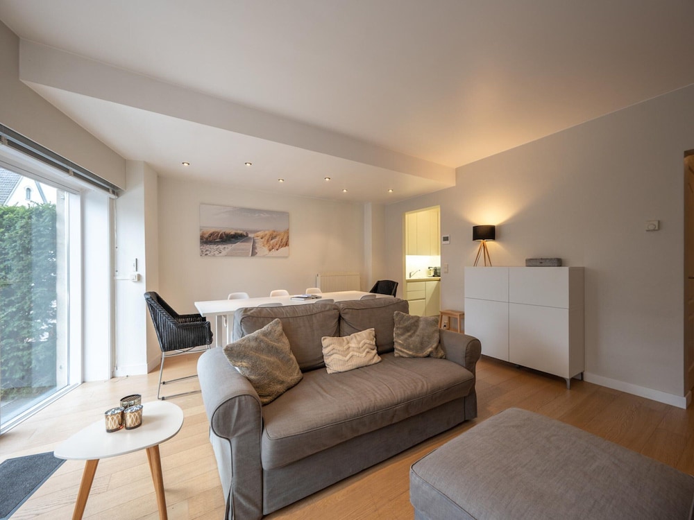 Apartment in Knokke Near Duinbergen Beach