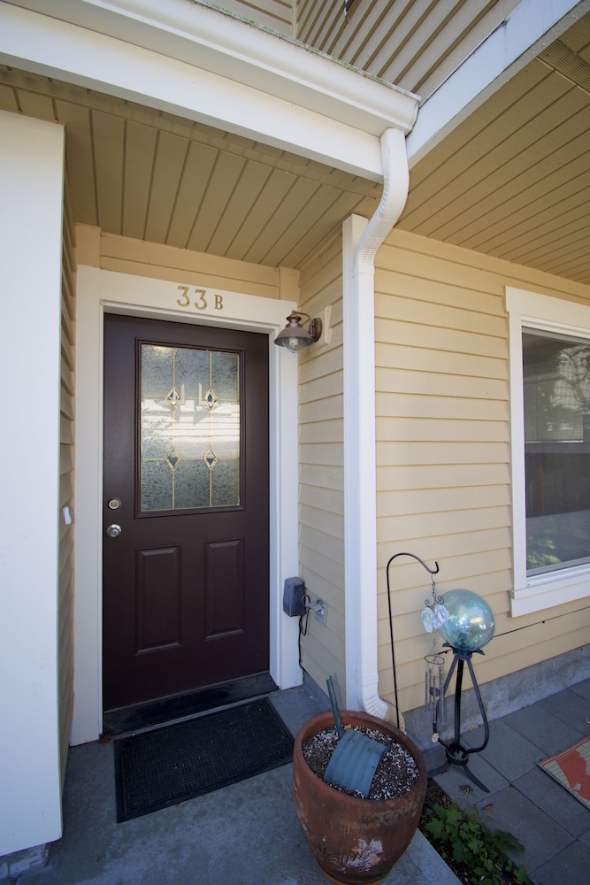 Comfort and Grace on Queen Anne Hill