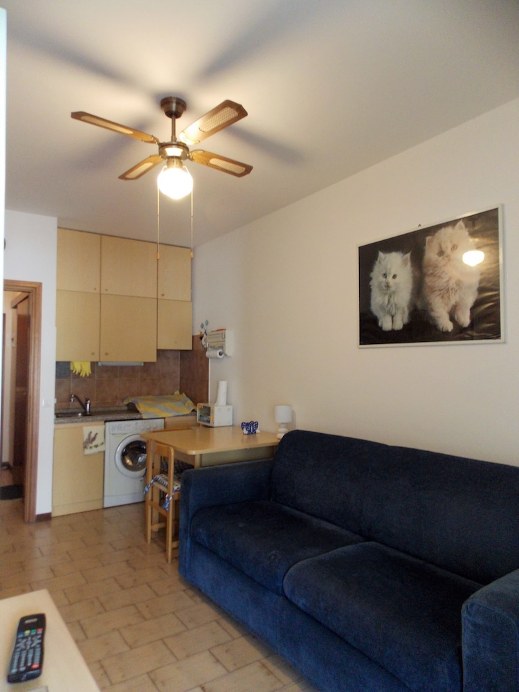 Flat With Parking Only 100m From the Beach