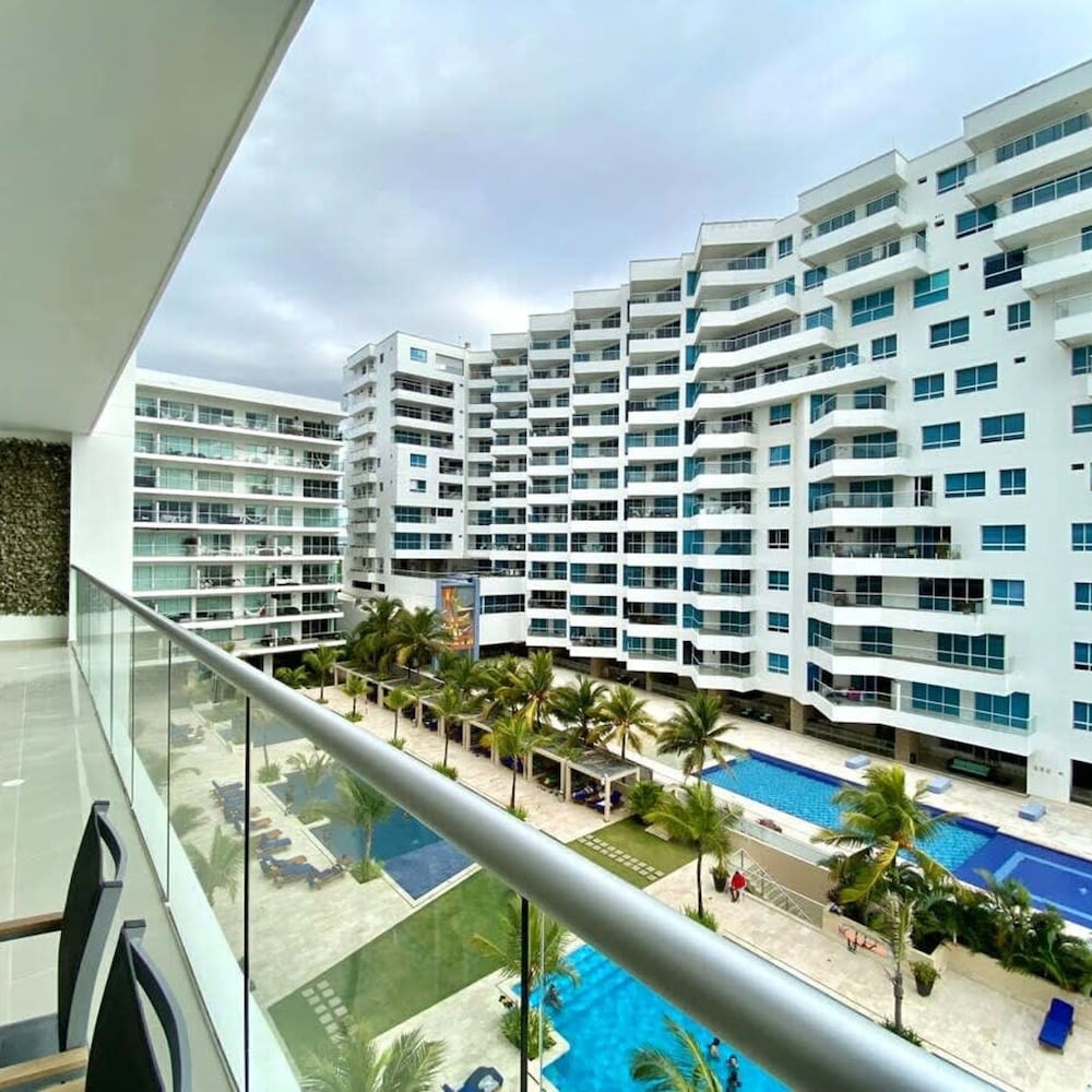 w Stunning 2BR w Pool n AC in Sunny Cartagena
