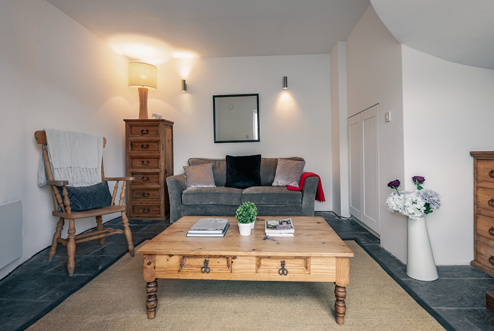 One Bedroom Apartment to Sleep 2 in the Heart of Kenmare Town