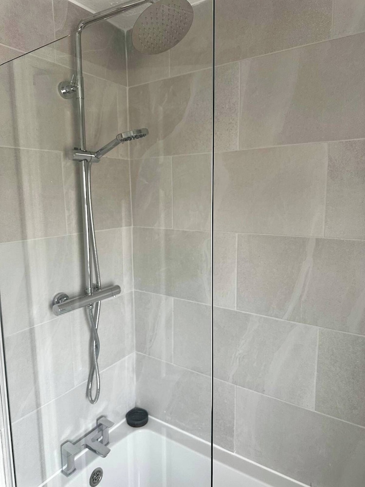 Hartlepool - House - Sleeps 5 - Parking