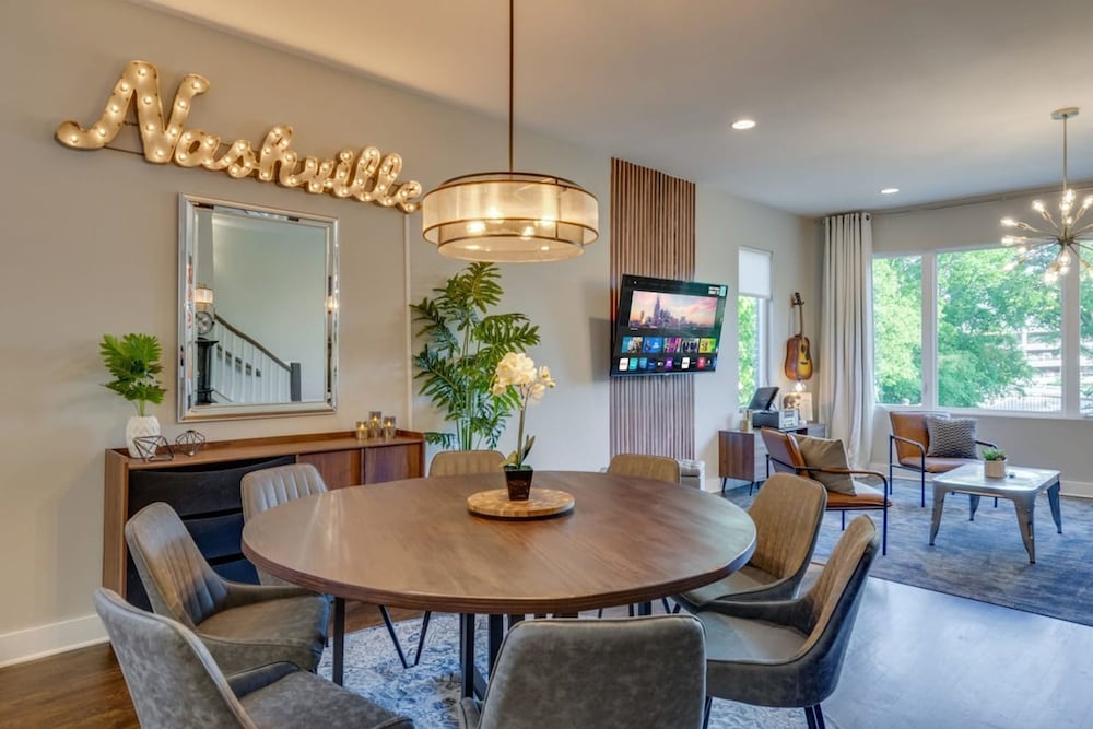 Nashvegas 13 Beds Rooftop Views Mins to Broadway