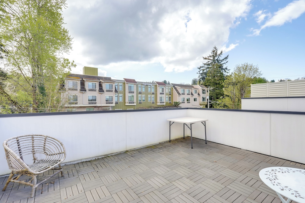 5 Mi to Dtwn: Pet-friendly Townhome in Seattle!