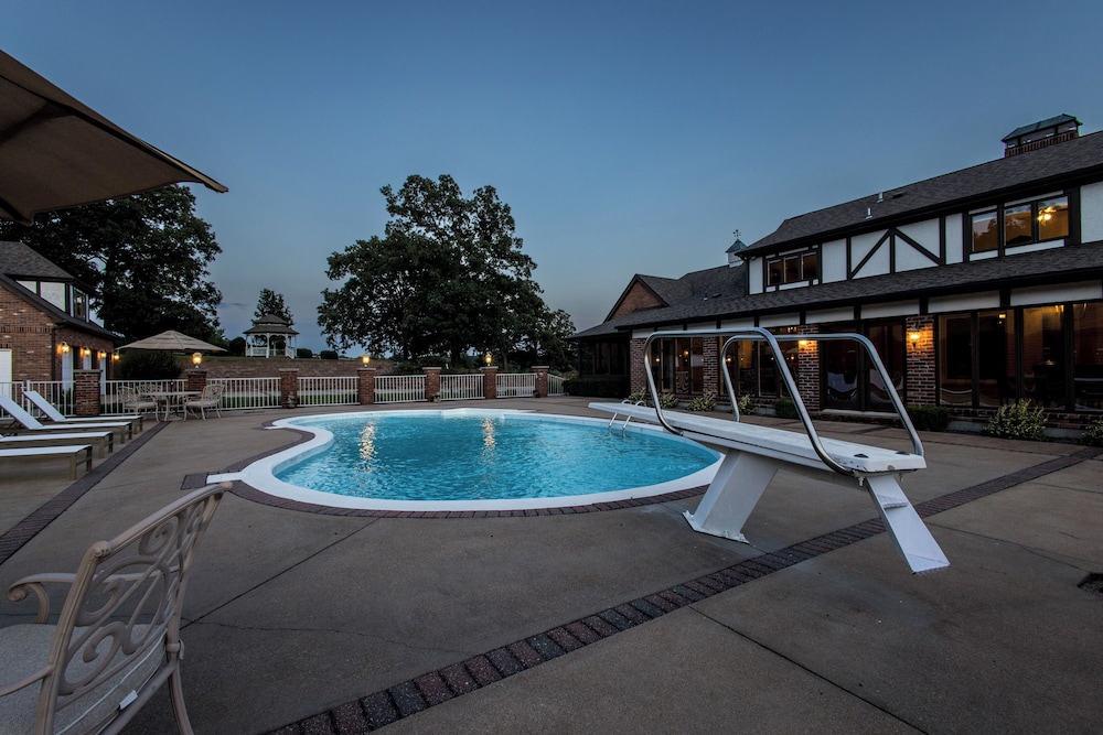 Pool, Lake & Patio: Sweeping De Soto Estate