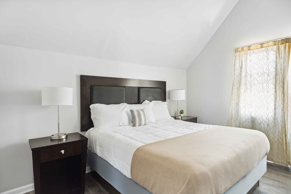 Cozy 2-bed Urban Retreat in Downtown Detroit