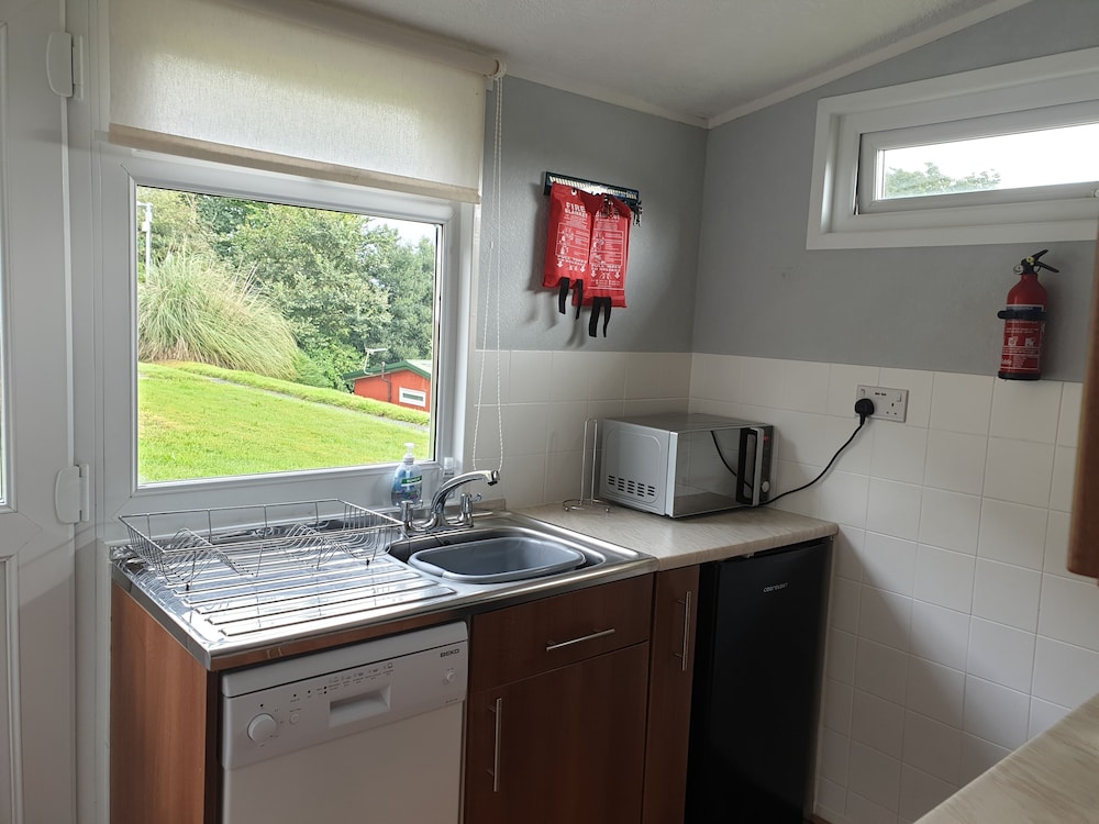Lovely Lodge Next To The Mansion House Llansteffan view 4